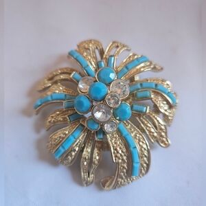 Vintage Floral Motif Goldtone Brooch